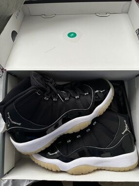 Jordan Jubilee 11 Boys GS 6.5 women’s 7.5 Black patent leather w/ White Midsole